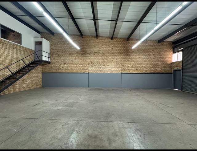 249M² WAREHOUSE TO LET IN CHAMDOR